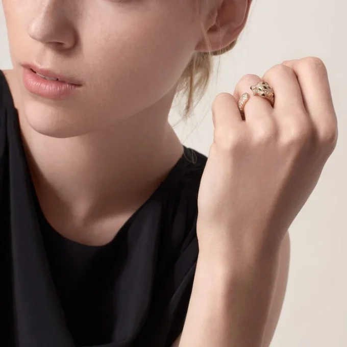 Panthere De Cartier Ring – Yellow Gold, Emeralds, Onyx, Diamonds – Cartier